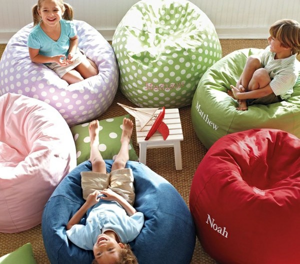 sacii de fasole colorate organizează petrecerea copiilor Organizați petrecerea copiilor verde roșu albastru