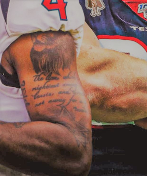 Deshaun écrit sur le biceps