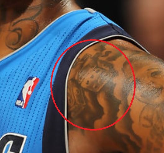 Tatuaggio di dadi rotolanti DeShawn