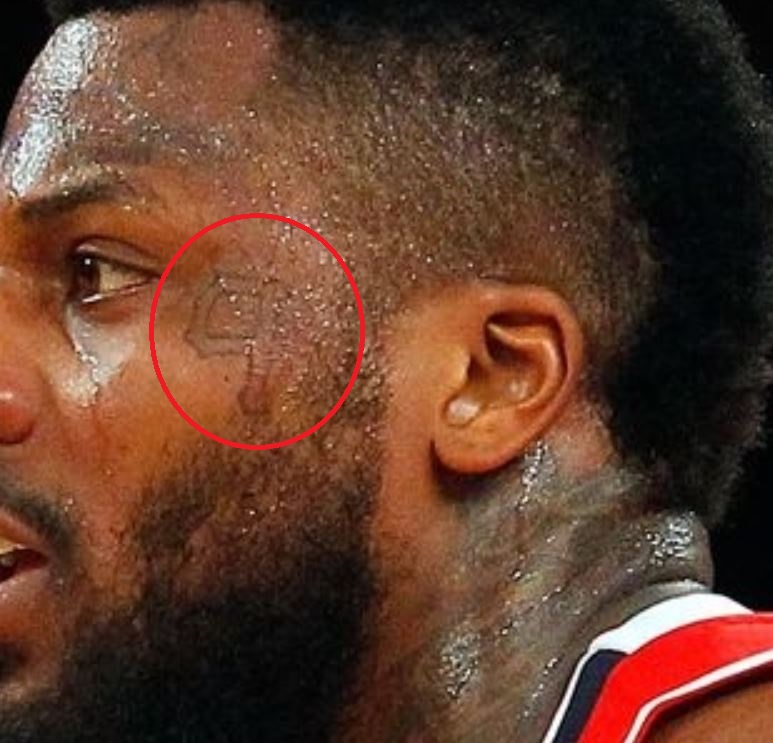 Tatuaggio DeShawn sul viso