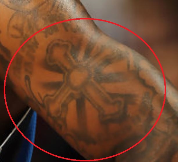 Tatuaggio croce DeShawn