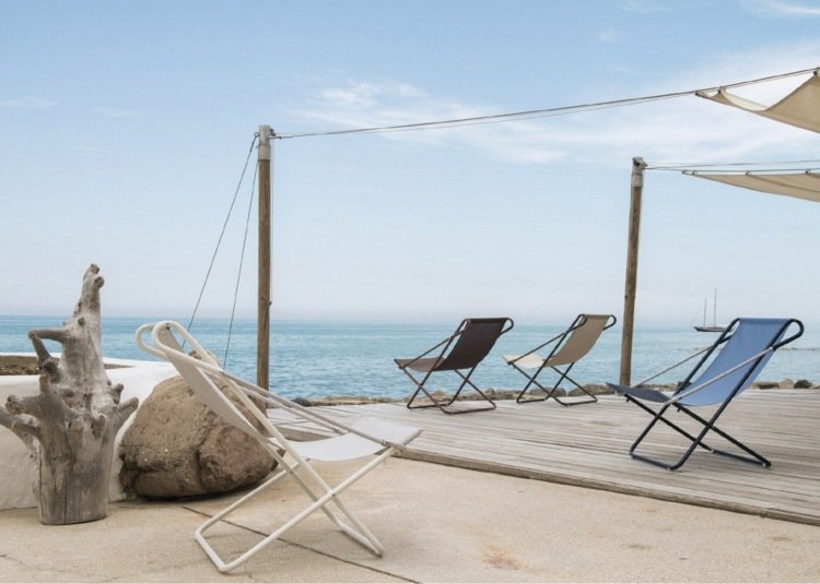 Mobilierul de grădină de la Emu este de înaltă calitate mobilier de grădină design vetta-șezlong-culori-alb-albastru-bej-maro-veluri soare