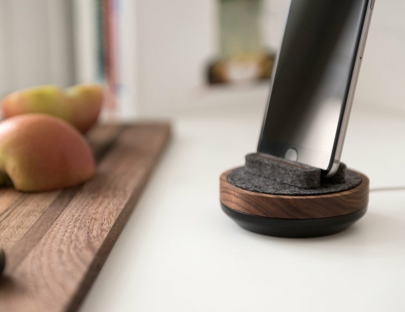 stație de încărcare telefon mobil bobină doc doc stejar lână merino metal elegant