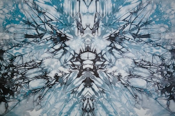 Model de tapet cu motive tridimensionale joc de culori design de artă Shibori