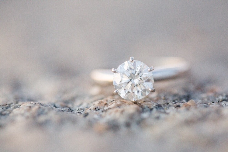 Proiectează-ți singur bijuteriile cu pietre prețioase și fă-le făcute de un bijutier