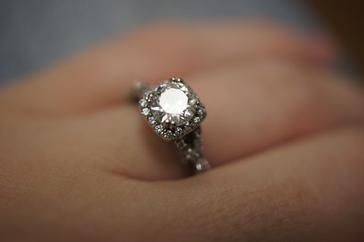 Cumpărând diamante ar trebui să fii atent la acest lucru