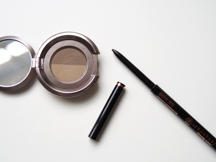 Formați sprâncenele și tratați-le numai cu produse și machiaj adecvate Formele sprâncenelor-make-up-accent-make-up-shadow-creion-unelte