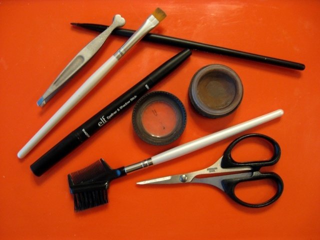 Formarea sprâncenelor - cu ajutorul instrumentelor Instrumente-sprâncene-ochi-set-creion-prototip