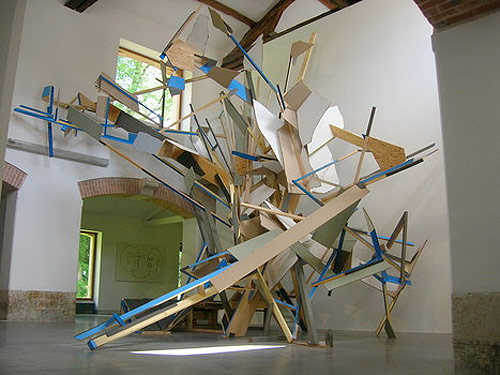 mare instalație de artă