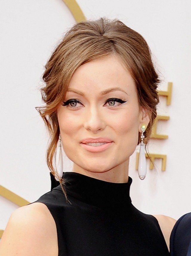 Tendințele coafurii - coafură cu pene cu fire laterale relaxate relaxat-măslin-sălbatice Tendințele coafurii-olivia-wilde-2014-toamnă-updo-look-clasic-atemporal