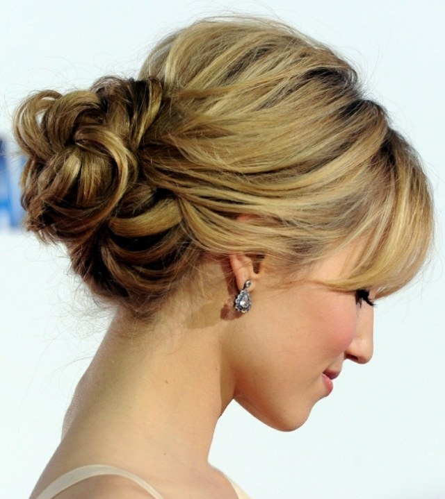 coafură de toamnă fixată în tease - aspect clasic atemporal updo-with-deep-side parting-fixed-in-teasing-toamna