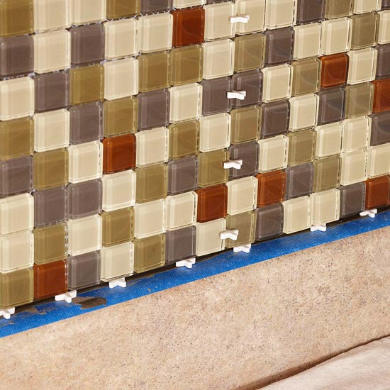 Așezarea îmbinărilor plăcilor faianțelor între distanțe Instrucțiuni pentru așezarea plăcilor îmbinării plăcilor spațierea transversală