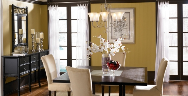 Culori perete galben maro închis design clasic