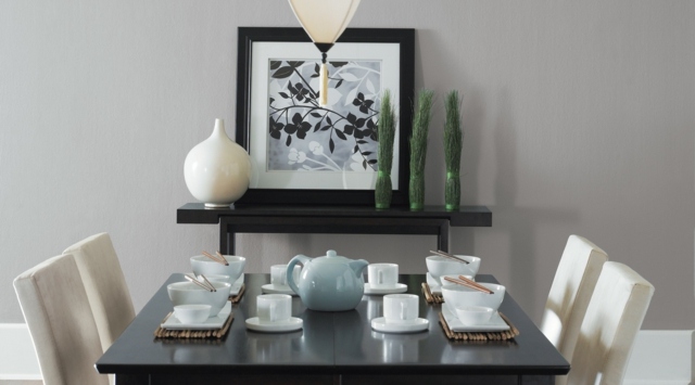 Culori gri moderne ale pereților din zona de luat masa a bucătăriei