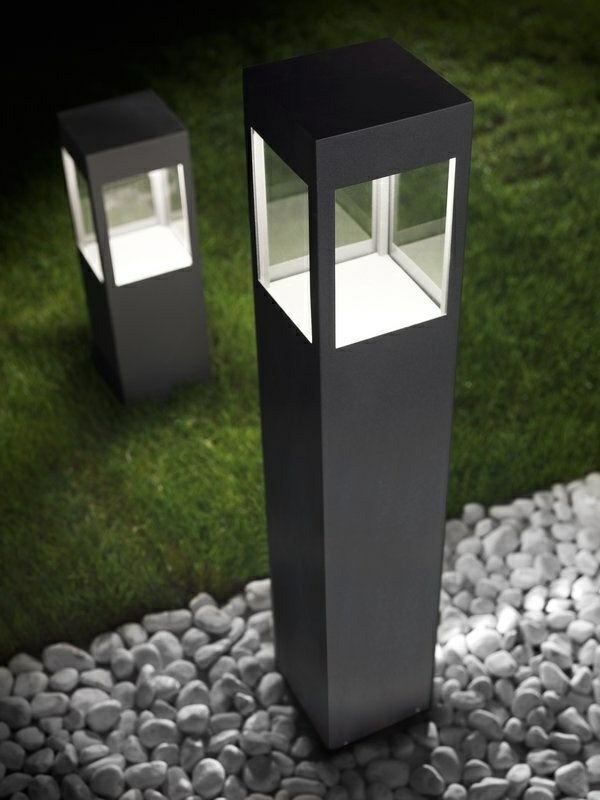 Grădina iluminează pietrele de râu de gazon din metal înalt Lămpi de râu din piatră, lămpi de sticlă metalice înalte