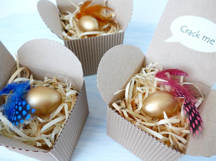 Cereți-le nașilor să sufle ouă de culoare aurie ascunde mesajul înăuntru