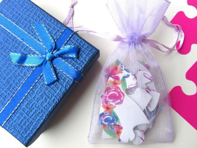 Întreabă-l pe nasii împachetarea cadoului puzzle cu grijă plină de dragoste