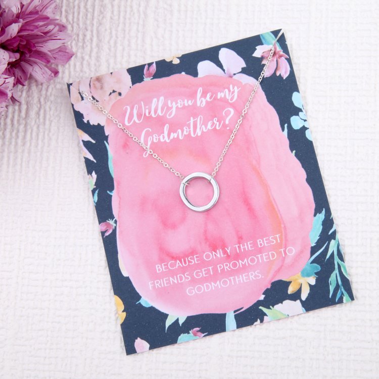 Cereți nașilor o felicitare să dea un inel