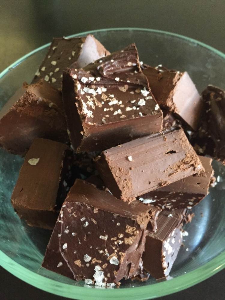 cacao fudge unt de migdale sare de mare grăsime bombe dietă ketogenică