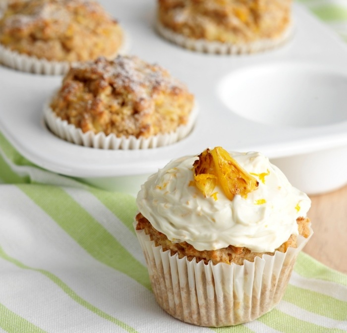 Briose cu morcovi și ananas, glazură albă reteta de tort cu briose-glazura de morcov-ananas