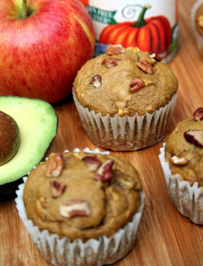 Briose cu avocado, mere, dovleac și nuci rețete-tort-de-briose-mere-avocado-dovleac-nuci