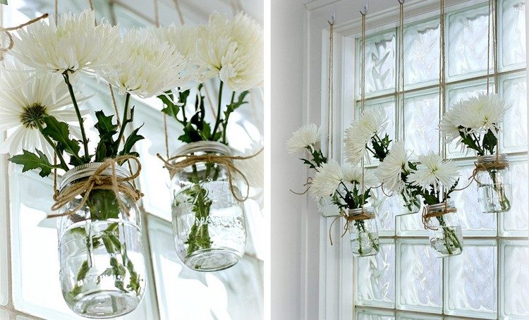 agățând vaze de flori din borcane de zidărie ca fereastră de decor de primăvară