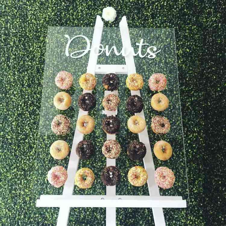 Donut Wall Idea din sticlă pe suport