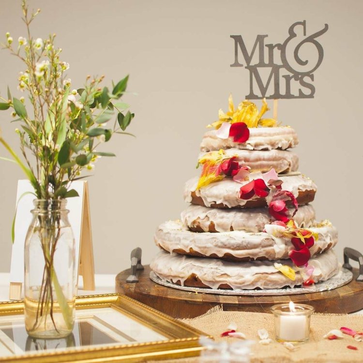 folosiți gogoși mari în loc de tort