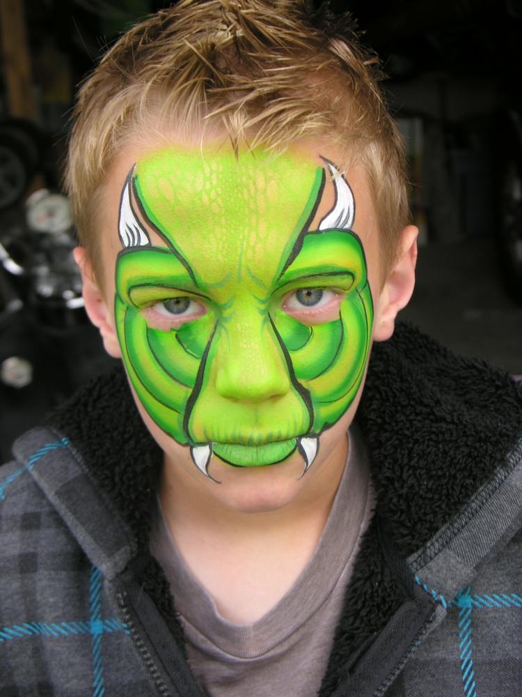 vopsea de față dragon verde carnaval machiaj