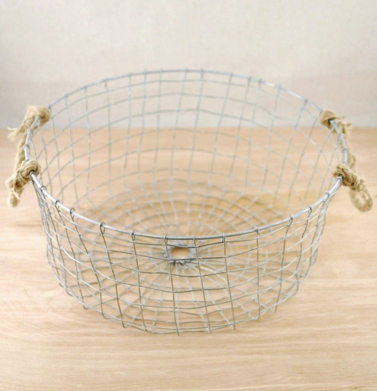 Coșuri de sârmă ca spațiu de depozitare mâner-clopot-frânghie-magazin-decorativ