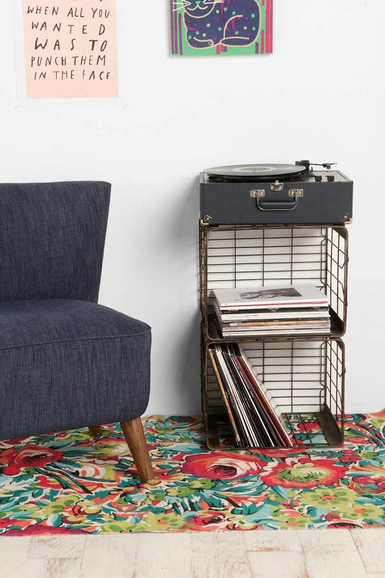 Coșuri de sârmă ca spațiu de depozitare masă laterală-idee-practică-vinil-record-player