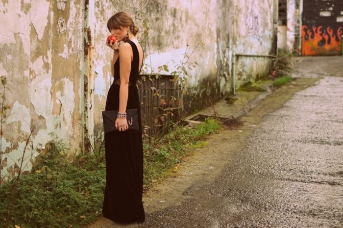 Tineti totul in negru - rochie de seara romantica cu bretele tinuta-romantica-pentru-doamne-toamna-rochie-de-seara-fanta-lungime pana la glezna