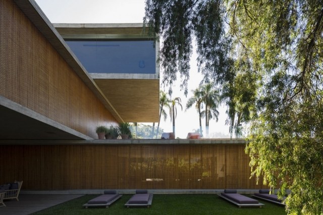 Arhitectură modernă - Brazilia Casa P - structură de construcție în consolă-grădină Arhitectura Brazilia Volumul clădirii în consolă a casei P