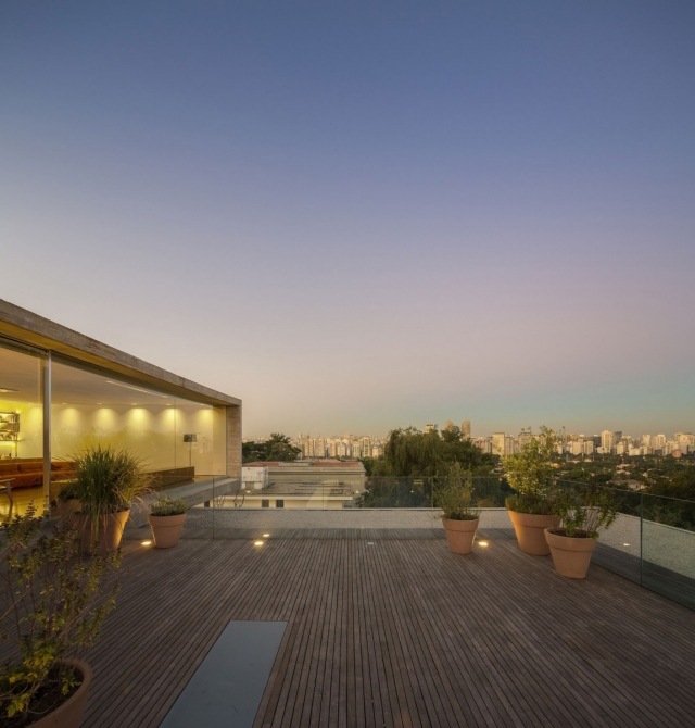 Terasă pe acoperiș O balustradă din sticlă P House skyline-Sao paolo Idei de amenajare a terasei pe acoperiș Orizontul balustradei de sticlă P House