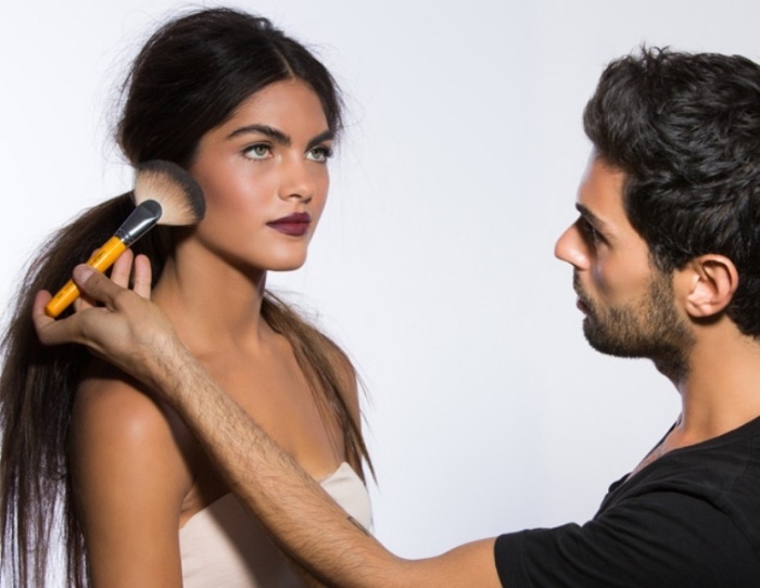 ruj-întunecat-mai-subțire-creion-negru-păr-ușor-dezvăluit