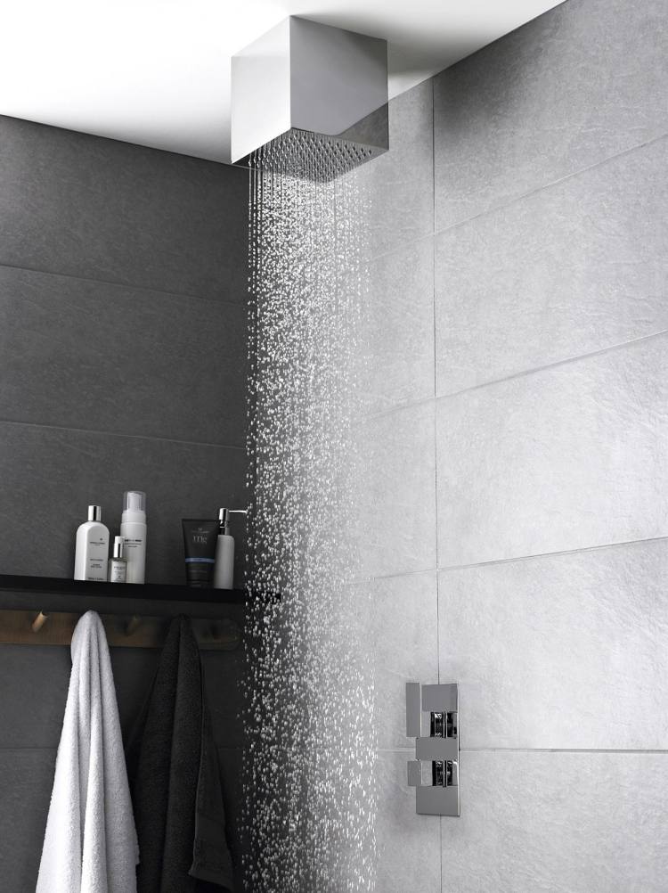 Fitingul minimalist cu o formă geometrică arată elegant idei de dus-baie-dus cu ploaie-monocrom-modern-gri-minimalist