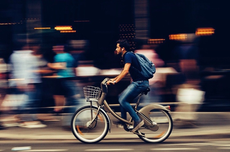 Bicicletele electrice urbane au o baterie de 500 Wh și o rază lungă de acțiune