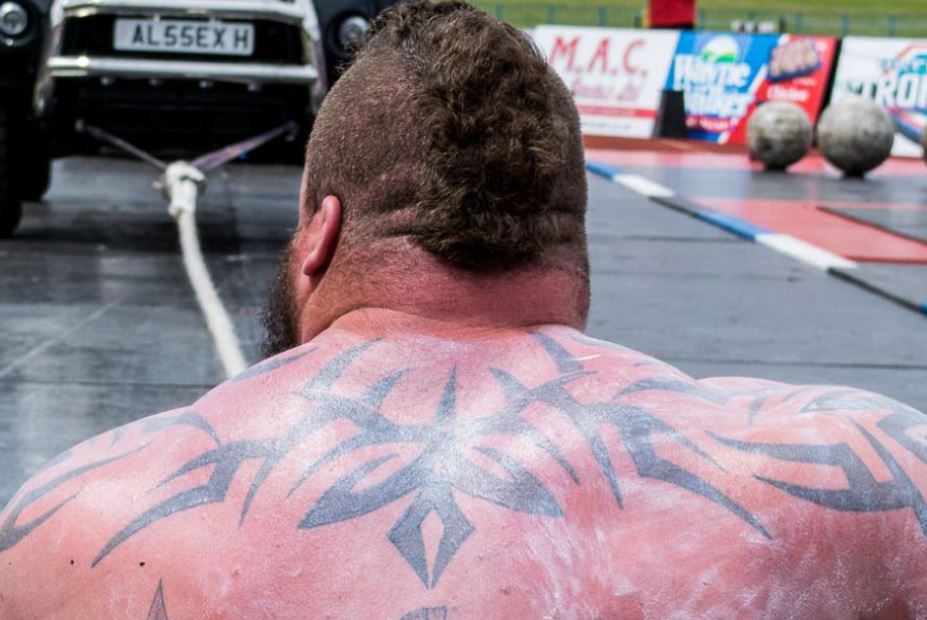 Eddie plemenska tetovaža na leđima