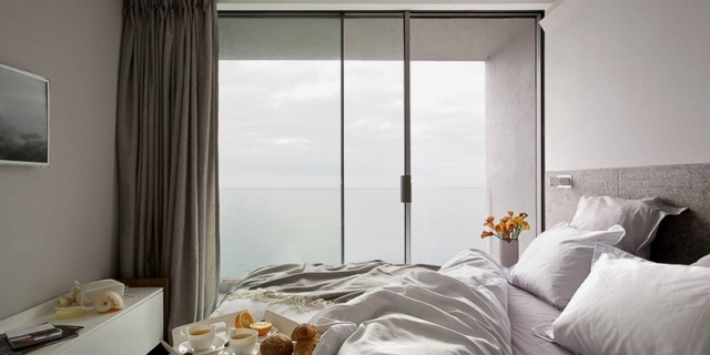 dormitor dressing sticlă uși glisante vedere la ocean dormitor-rochie-sticlă-uși glisante-vedere la mare