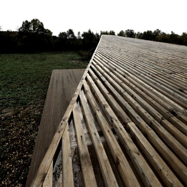 casă de vară lamele din lemn din policarbonat vedere la acoperiș