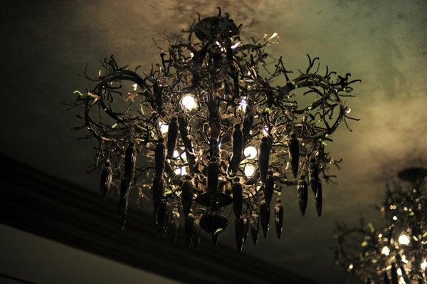 candelabru negru neobișnuit luciu negru impresionant