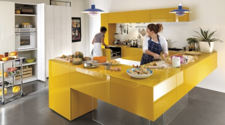 Bucătărie Lago cu un design inovator în galben Bucătărie amenajată-insulă de bucătărie-galben-culoare-idei-moderne