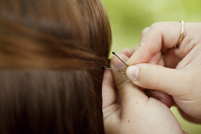 Clip-de-păr-pentru-fixarea-firului