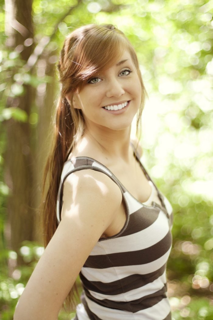 părul deschis-spatele-capului-secțiunile-părului-încrucișat