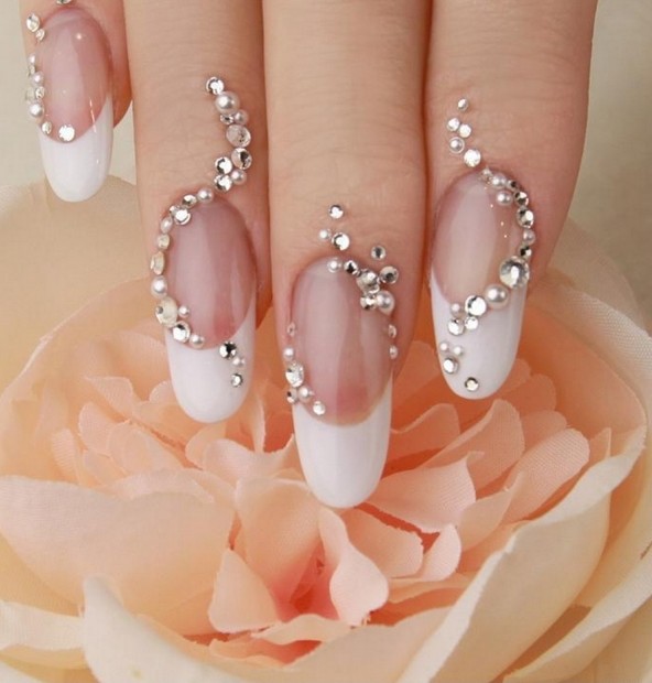 Trimite unghii pe toată lungimea degetelor cristale-trandafir-mireasa-design-nail-art