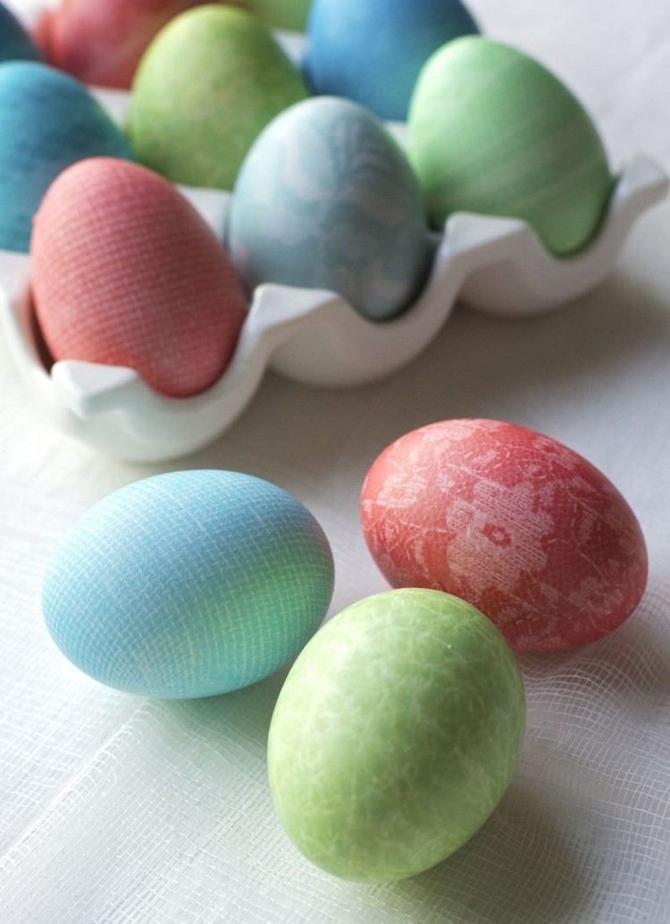 Modele de flori și decorațiuni filigranate pe ouă ouă-de-Paște-decorați-model-de-dantelă-creați-o-idee-de-decorare