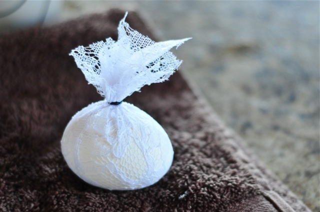 Colorare creativă a ouălor de Paște Înfășurați vârful, vopsiți, legați, instrucțiuni despre ambarcațiuni