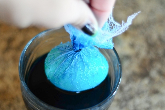 Ouăle de Paște vopsesc ideea rece decorare înveliș din dantelă Ideea de a înfășura decorul din dantelă pentru a face tu însuți Paștele