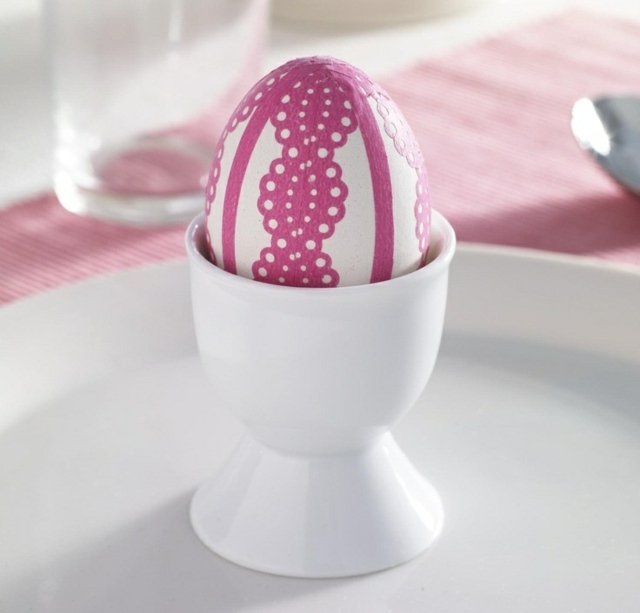 Decorați tehnica decoupage dantelă a ouălor de Paște Dantela lipire tehnica decoupage culoare roz