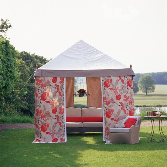 Zona de relaxare în grădină relaxează motivele florale ale cortului de grădină Lounge-ul de grădină relaxează cortul de grădină cu motive florale